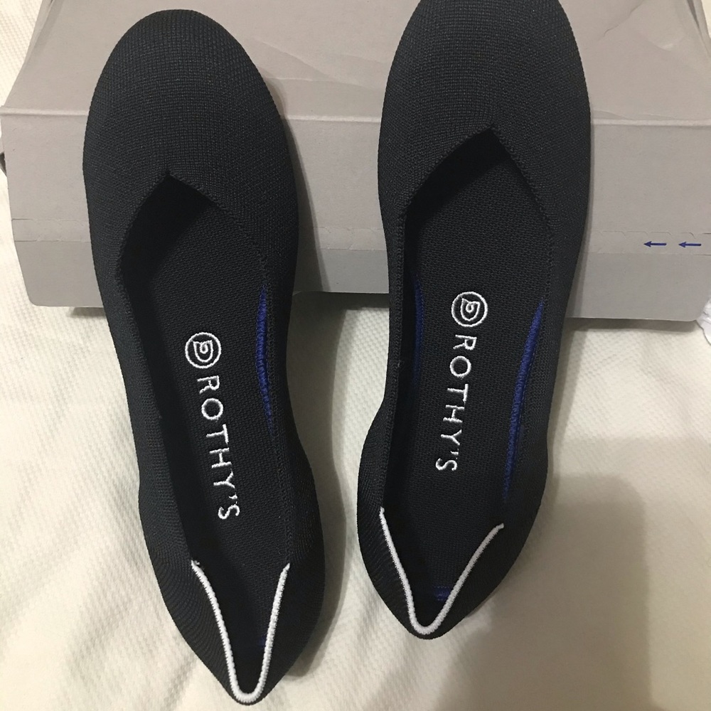 The Flat Solid Black Rothy’s